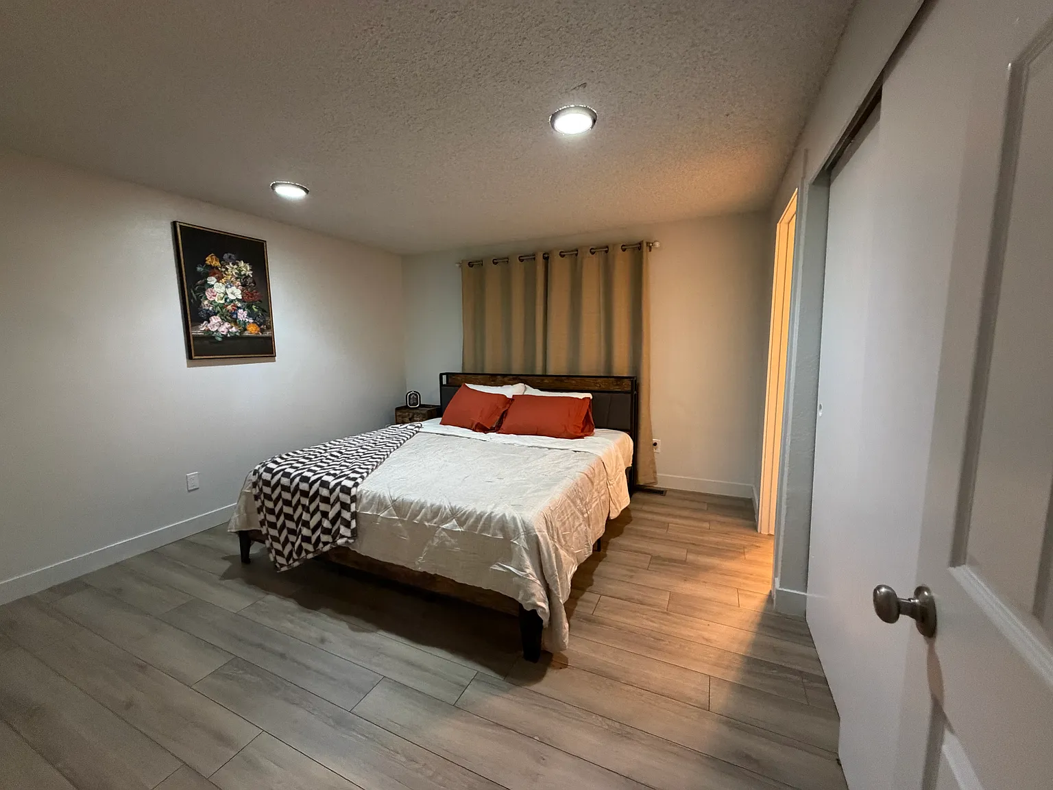 3 bed, 1196 sqft, $6,000 — Photo 4
