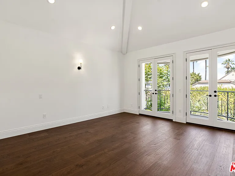 520 N Palm Dr — Photo 31