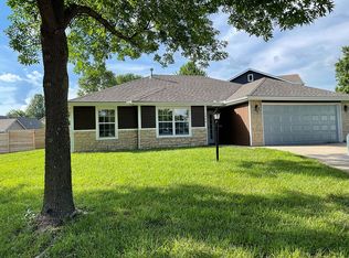 3000 Carrington Ln, Lawrence, KS 66049
