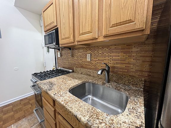 2nd image of 304 W 92nd St #1W