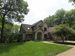 3045 Forest Ridge Dr NE, Iowa City, IA 52240