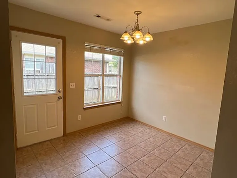 2725 Ponchartrain St — Photo 6