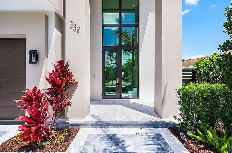 4 bed, 4.5 bath, 3772 sqft, $22,500 — Photo 3
