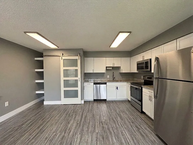 139 Avenue D SW #139.5 — Photo 5