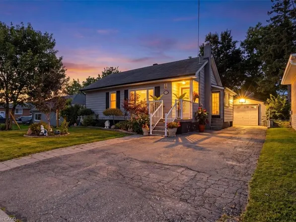 8 Wauchope Ave, Cambridge, ON N1R 1A5