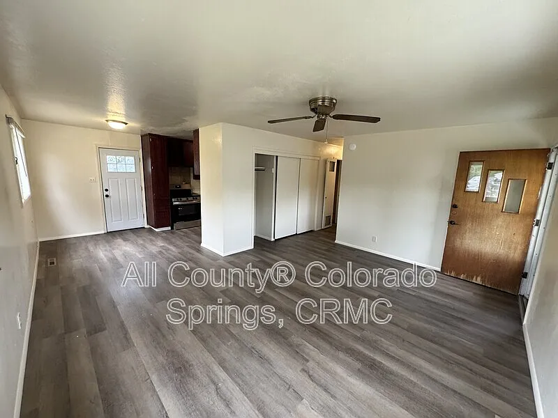3 bed, 1.0 bath, 1054 sqft, $1,550 — Photo 2