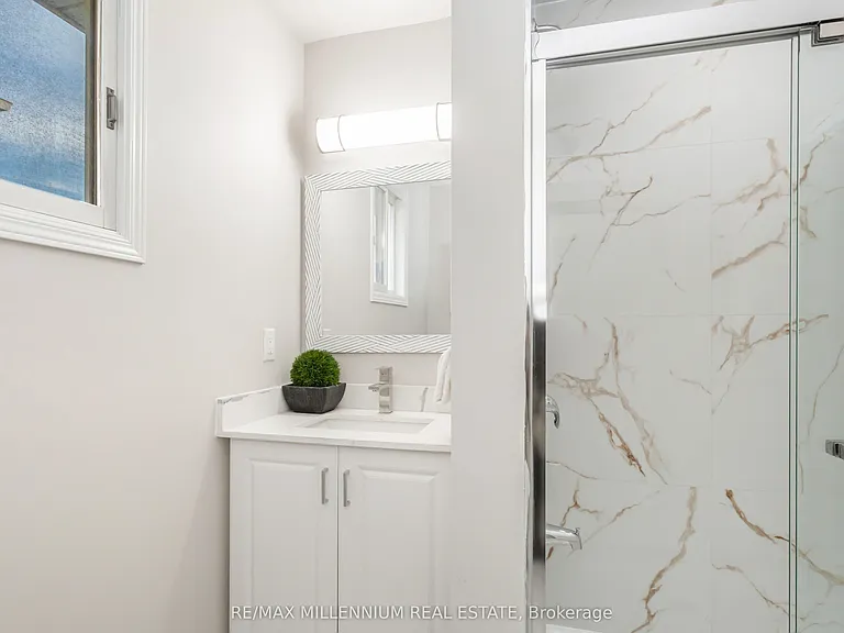 61 Mistywood Dr #UPPER — Photo 37