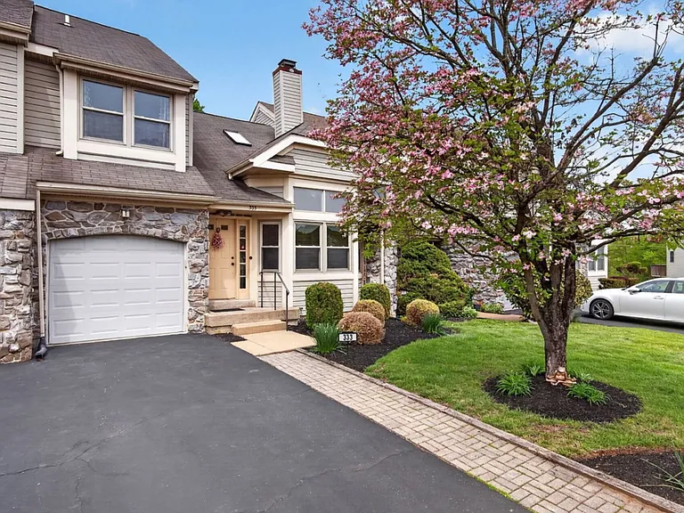 333 Basswood Cir — Photo 1