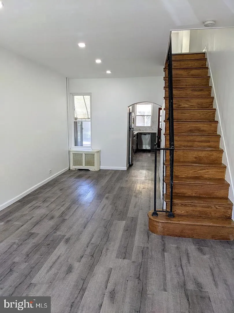 3 bed, 1.0 bath, 1268 sqft, $1,700 — Photo 3