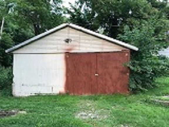 3rd image of 615 W Wilden Ave