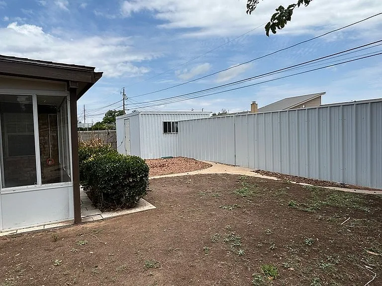 1702 Bonham Ave — Photo 33