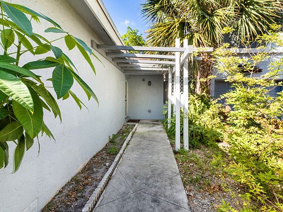 4th image of 7839 NW 41st St