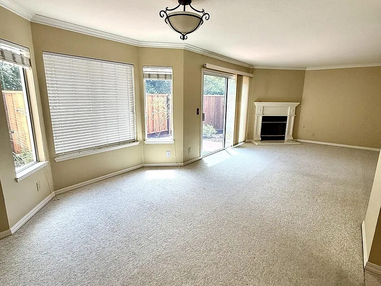 365 Bellflower Dr — Photo 6