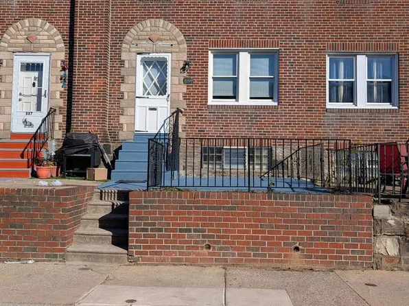 889 Carver St, Philadelphia, PA 19124