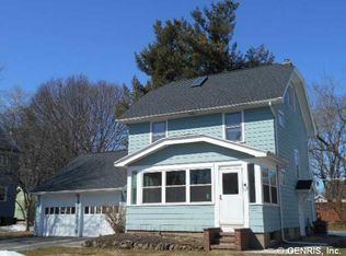 38 Clarington St, Rochester, NY 14609