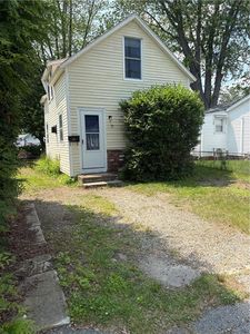 93 Huron St, Warwick, RI, 02889