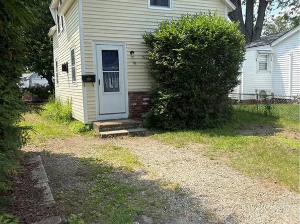 93 Huron St, Warwick, RI 02889