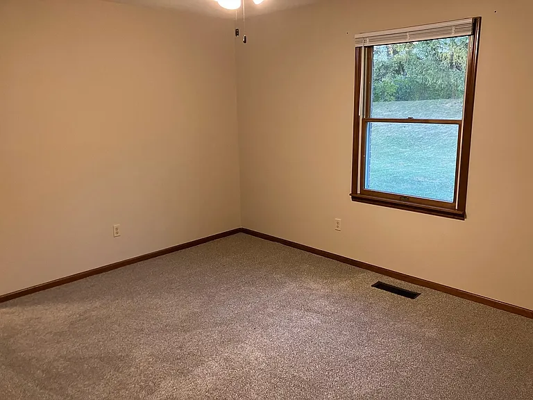 291 Woodlawn Dr — Photo 8