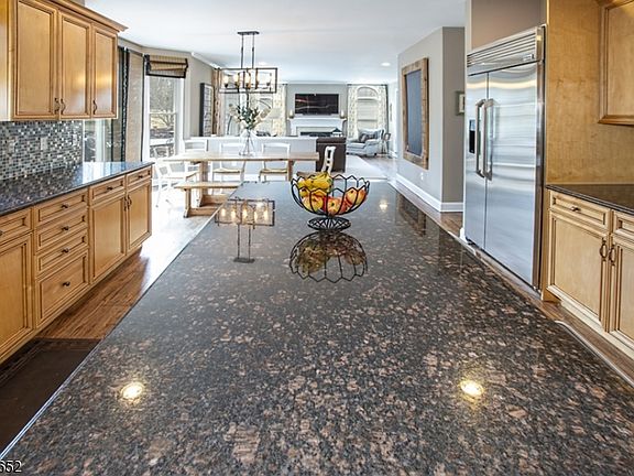 5th image of 75 Westgate Dr
