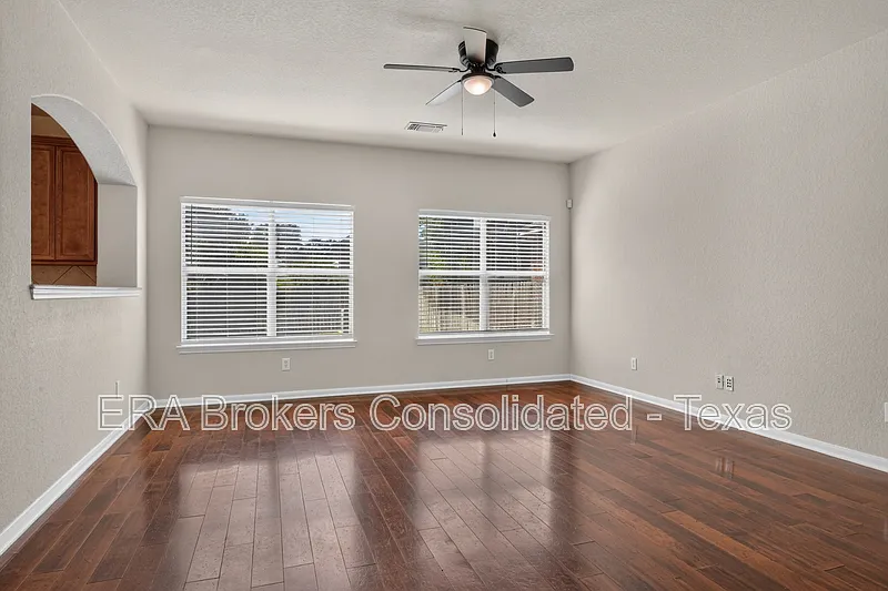 3 bed, 2.0 bath, 2139 sqft, $2,000 — Photo 4