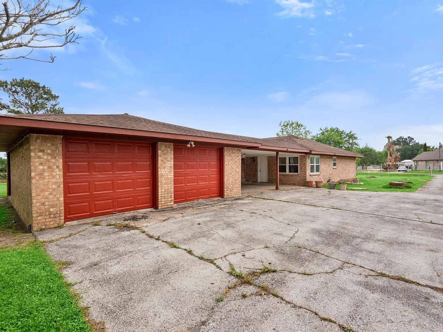 3 bed, 2.0 bath, 1611 sqft, $2,300 — Photo 3