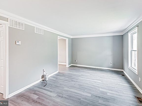 2nd image of 52 Greenbridge Dr