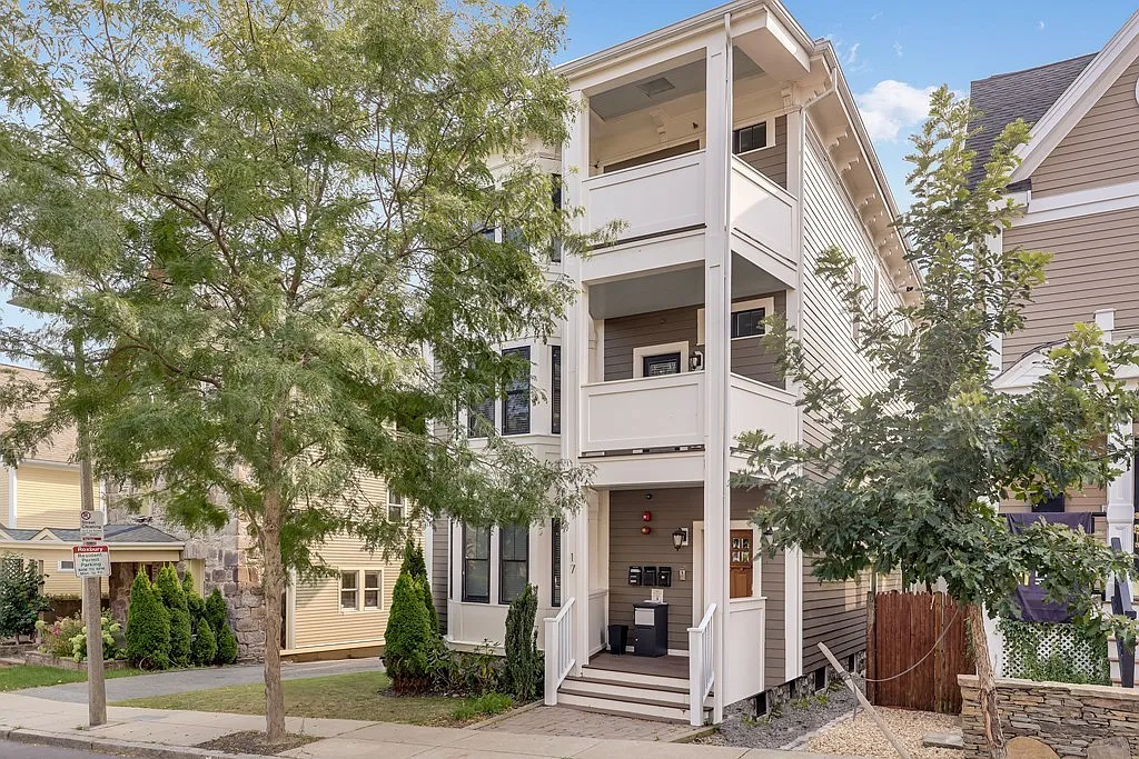 3 bed, 1256 sqft, $2,000 — Photo 1
