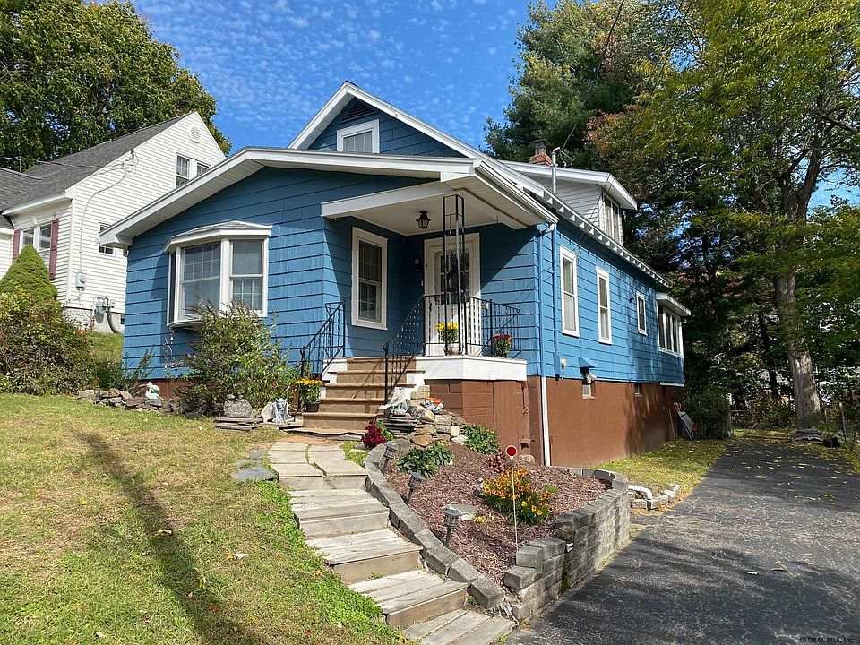 1st image of 4 McKinley Ave