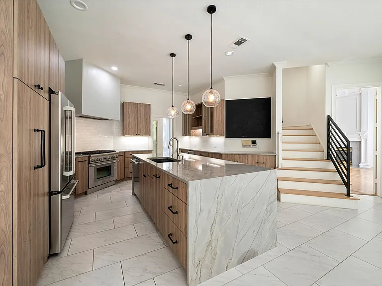 1004 Chimney Hill Trl — Photo 11