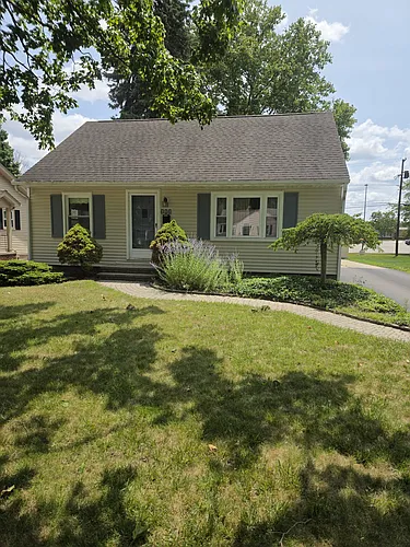 163 Croswell St Photo 1
