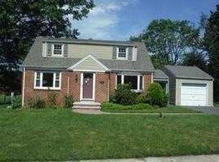 901 Elm Ave, River Edge, NJ 07661