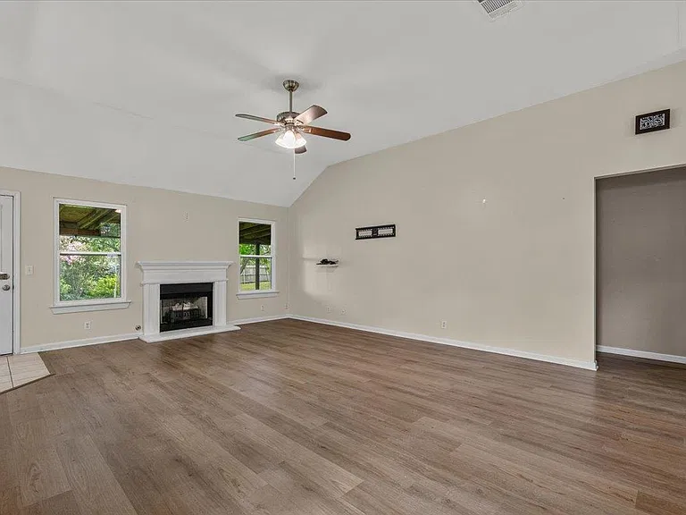 206 Evergreen Cir — Photo 12