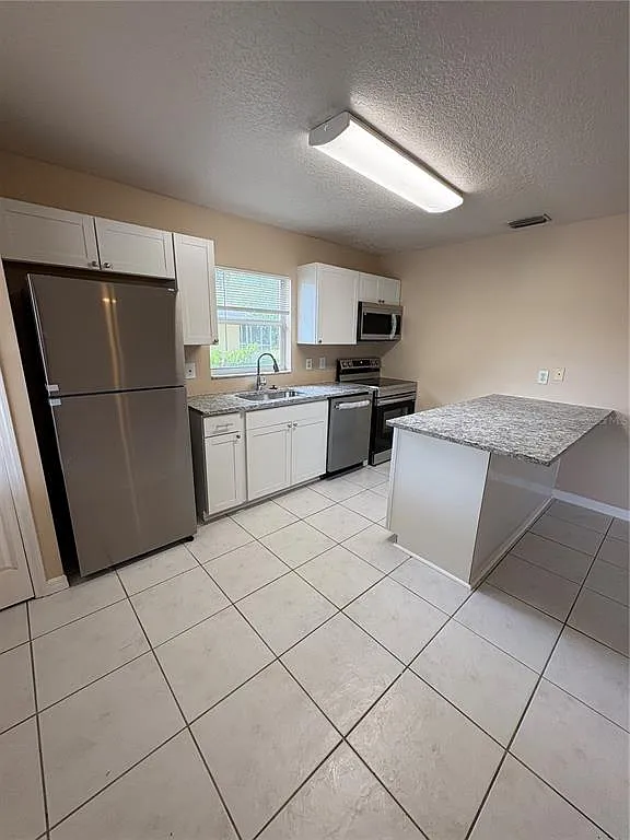 2 bed, 2.0 bath, 1100 sqft, $1,325 — Photo 3