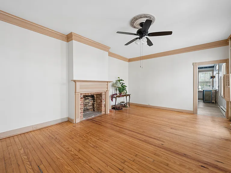 232 E 2nd St #1 — Photo 4