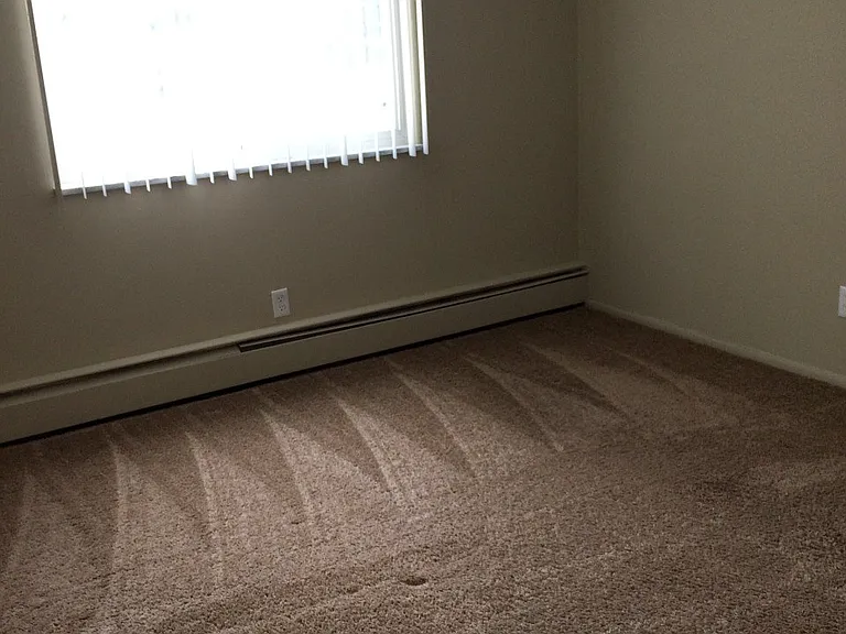 Holland Gardens Apartments — Photo 35