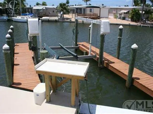 3803 Dewberry Ln, Saint James City, FL 33956