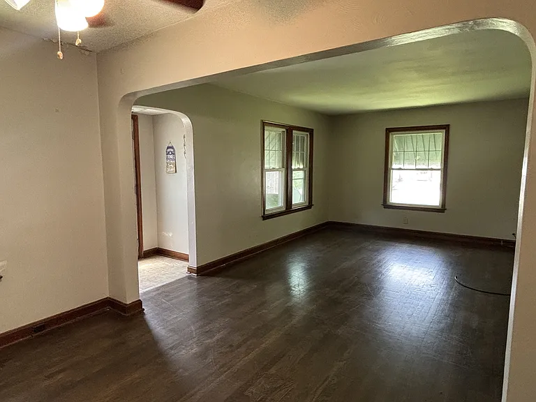 1050 Clearview St NW — Photo 3