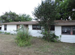 921 W Mesquite St, Jacksboro, TX 76458
