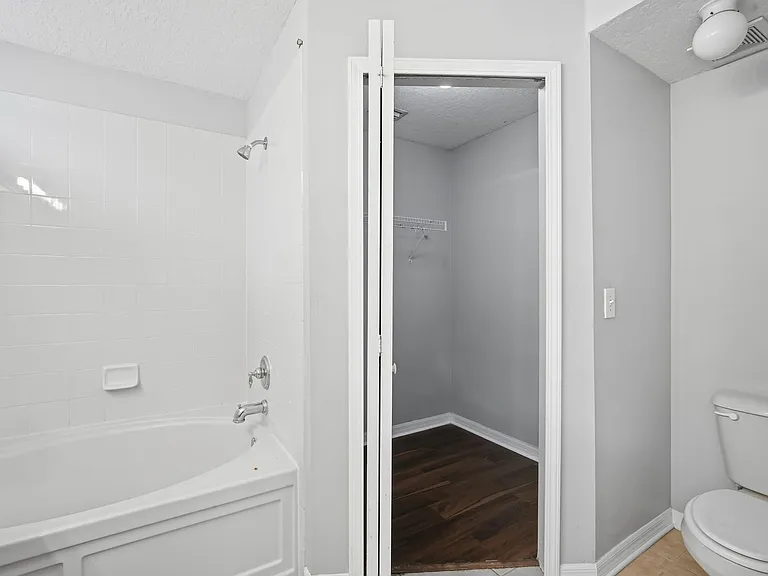 10310 Lakeside Vista Dr — Photo 11