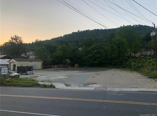 585 Oak Ave, Spruce Pine, NC 28777