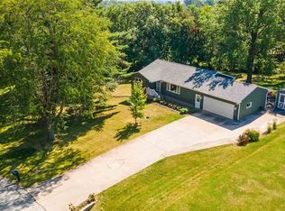 145 Green Meadows Dr, Washington, IA 52353