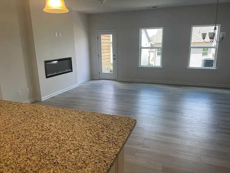 322 Skye Ln — Photo 5