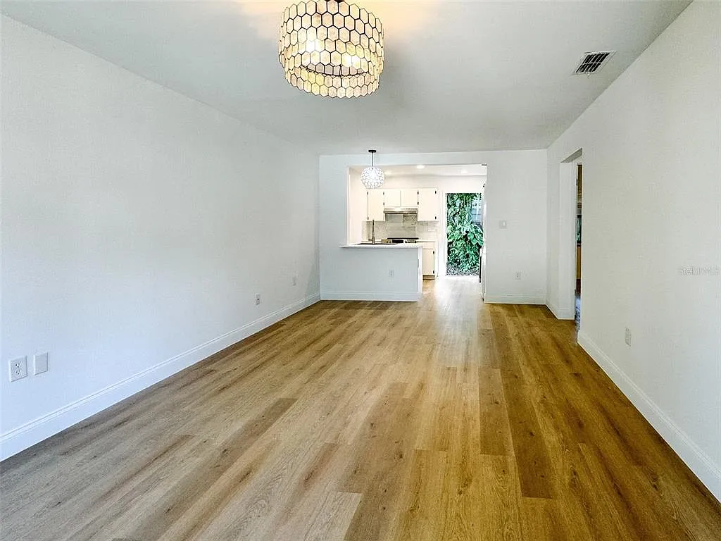 2 bed, 1.0 bath, 852 sqft, $1,695 — Photo 4