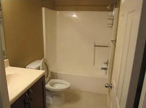 123 Fieldcrest St #303 — Photo 5