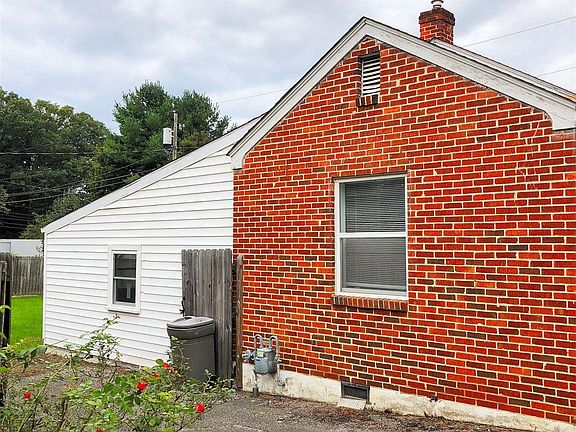 4th image of 202 Arnold Ave