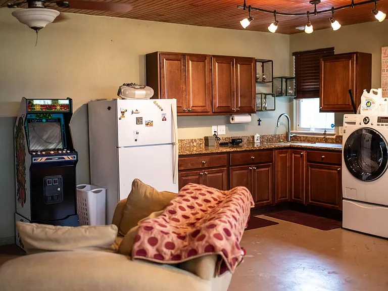1911 Shadow Bend Dr — Photo 15