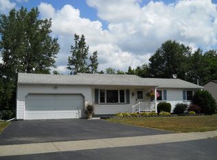 81 Lightwood Ln, Rochester, NY 14606