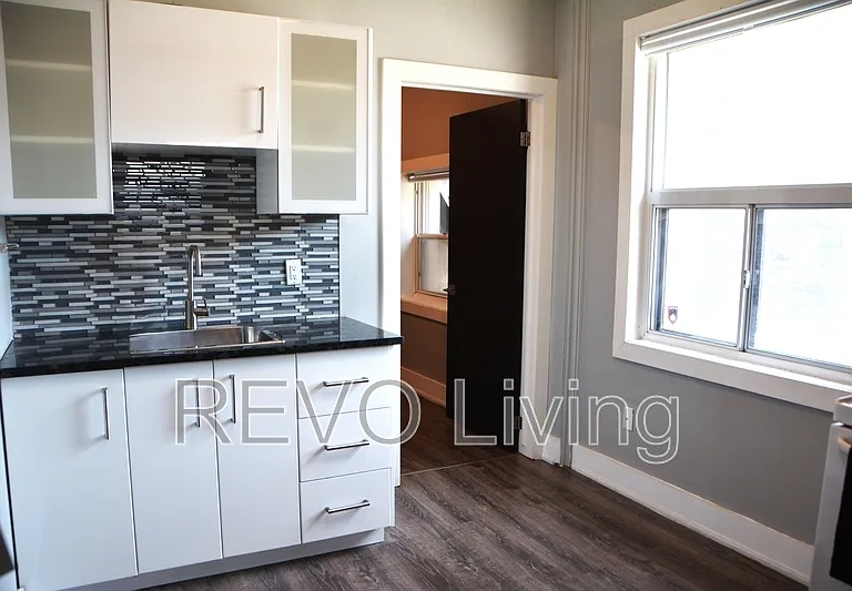 292 Welland Ave #AVE1 — Photo 5