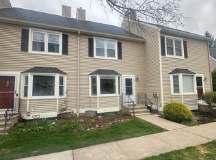 16 Braintree Ct, Suffield, CT 06078