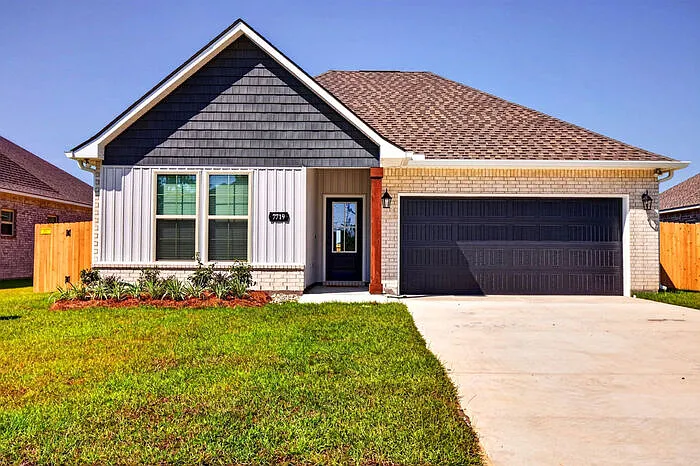 4 bed, 2.5 bath, 1851 sqft, $2,485 — Photo 2